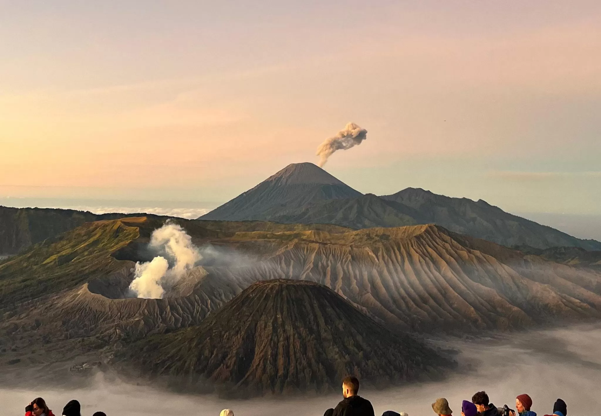 Panduan Lengkap Wisata Gunung Bromo 2025: Spot Terbaik, Rute, dan Biaya Perjalanan